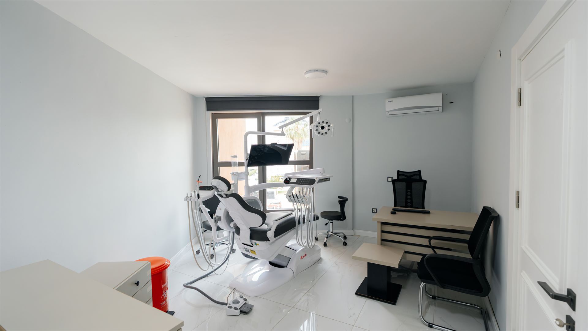 Modern diş kliniği tedavi köşesi